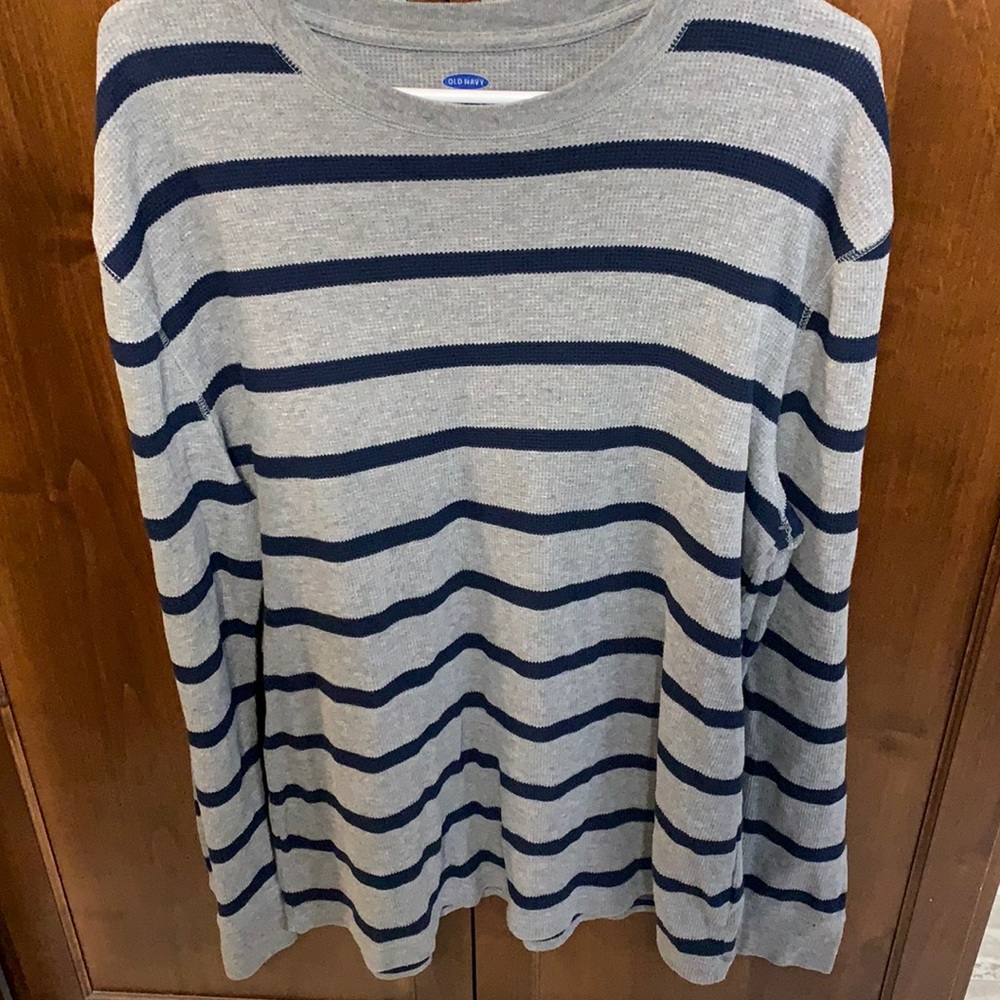 Men’s old navy long sleeve xl shirt!! Like new condition!